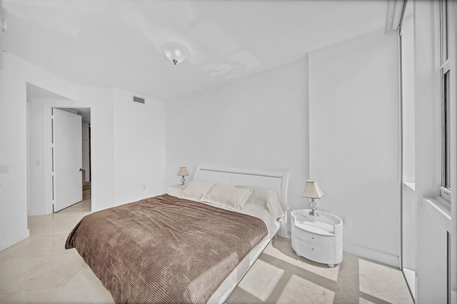 See details 3301a 2 / 2 1289 sq. ft. $ 2026-06-15 0 Photo