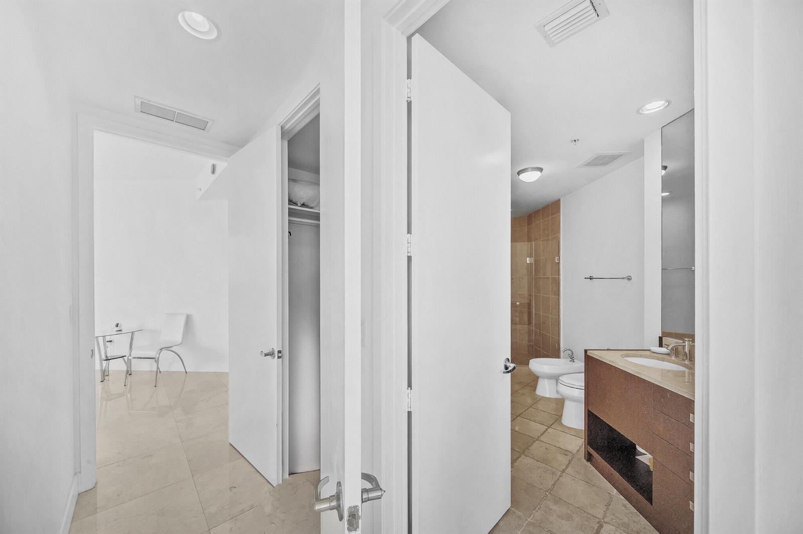 See details 3301a 2 / 2 1289 sq. ft. $ 2026-06-15 0 Photo