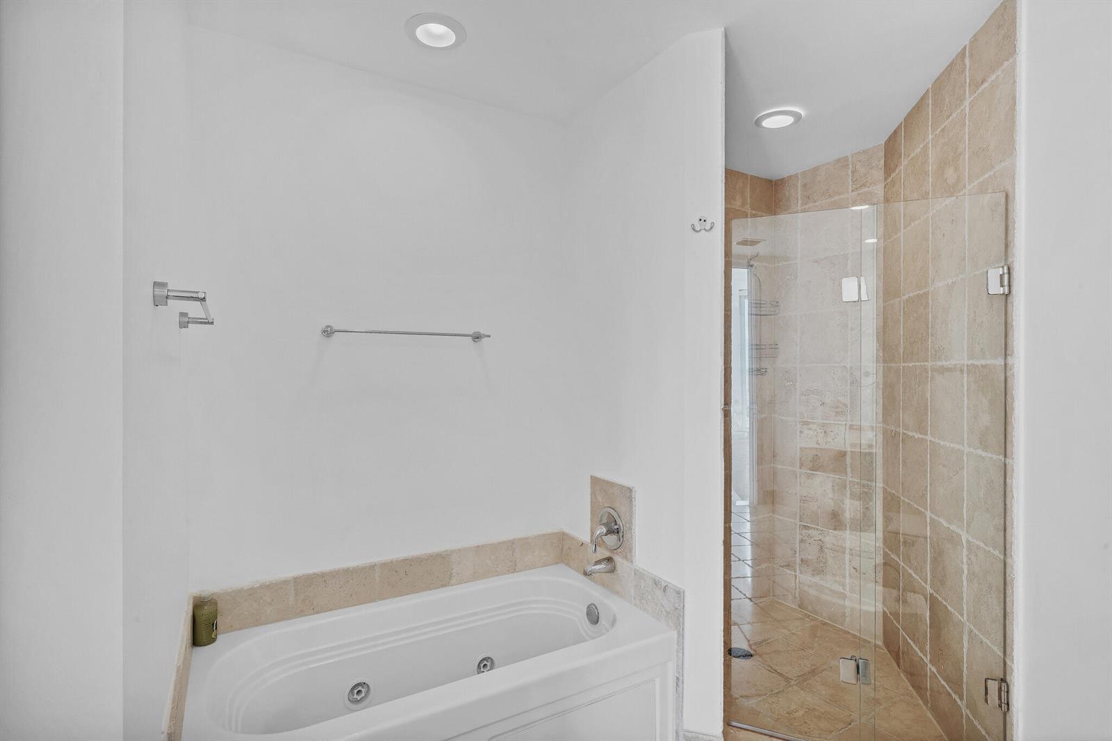 See details 3301a 2 / 2 1289 sq. ft. $ 2026-06-15 0 Photo