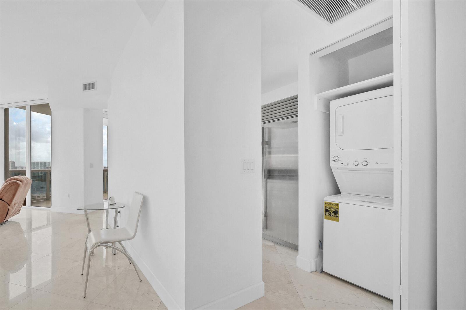 See details 3301a 2 / 2 1289 sq. ft. $ 2026-06-15 0 Photo