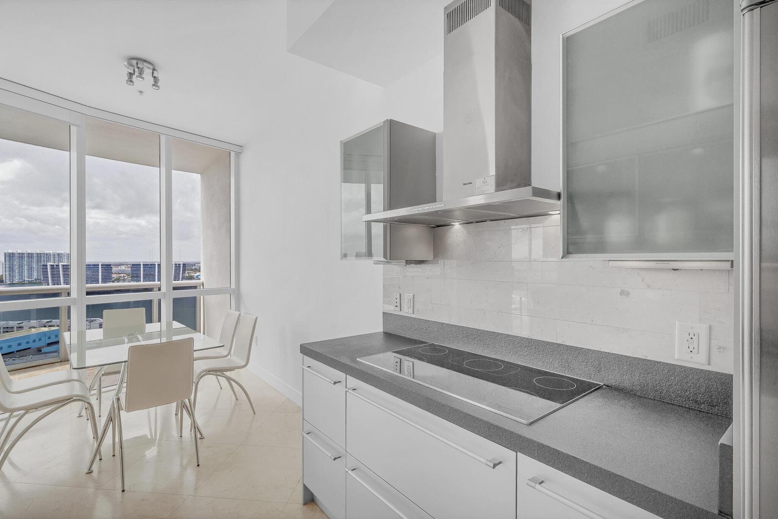 See details 3301a 2 / 2 1289 sq. ft. $ 2026-06-15 0 Photo
