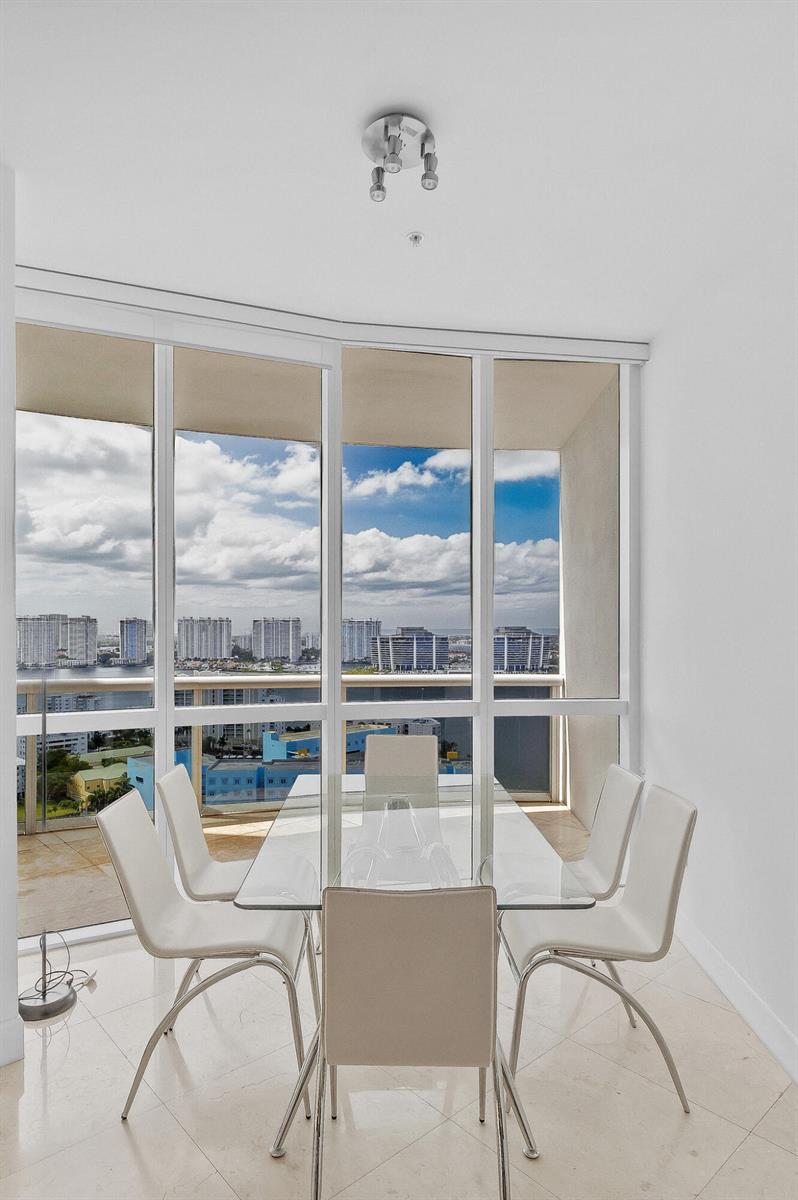 See details 3301a 2 / 2 1289 sq. ft. $ 2026-06-15 0 Photo