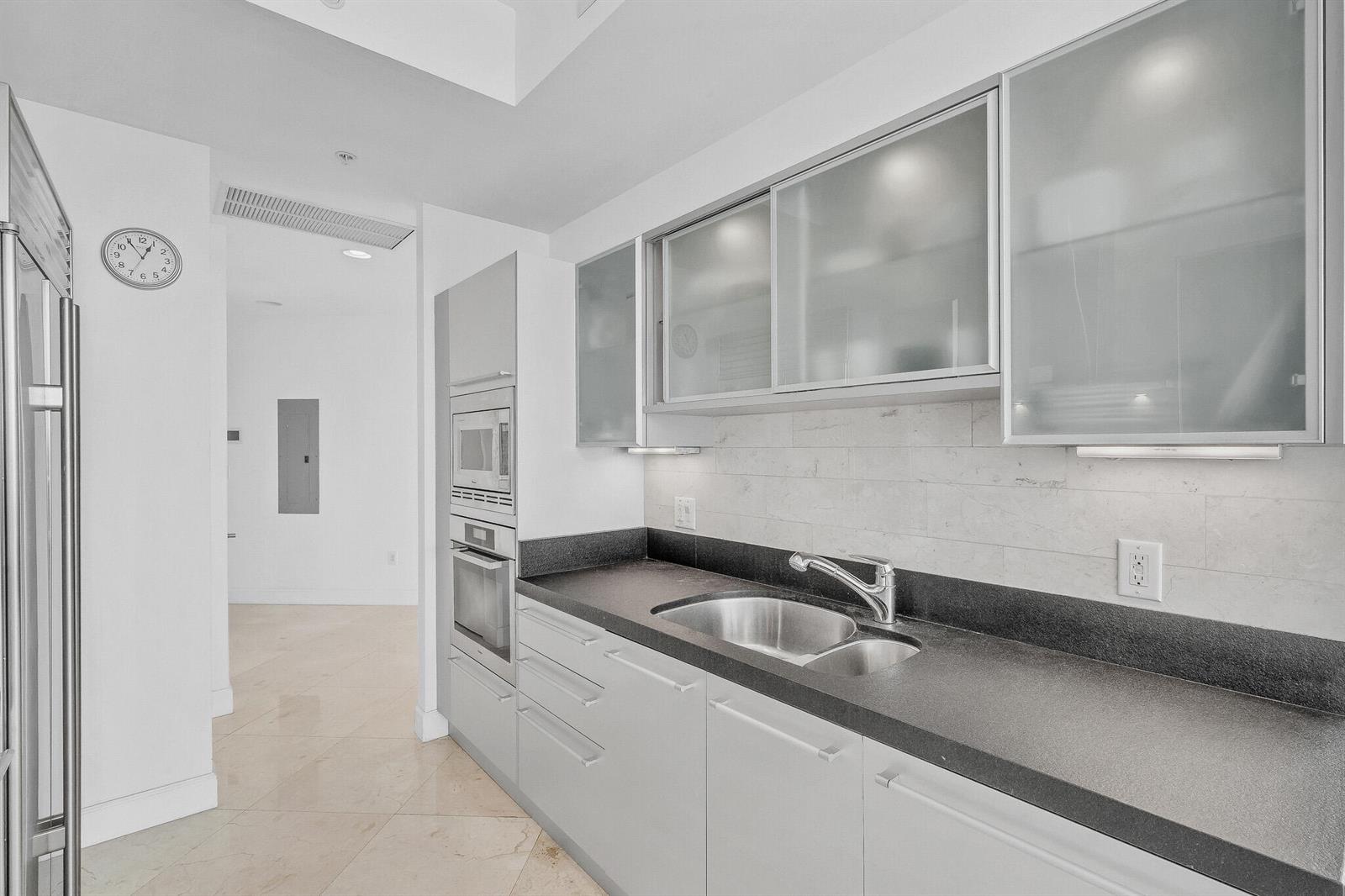 See details 3301a 2 / 2 1289 sq. ft. $ 2026-06-15 0 Photo
