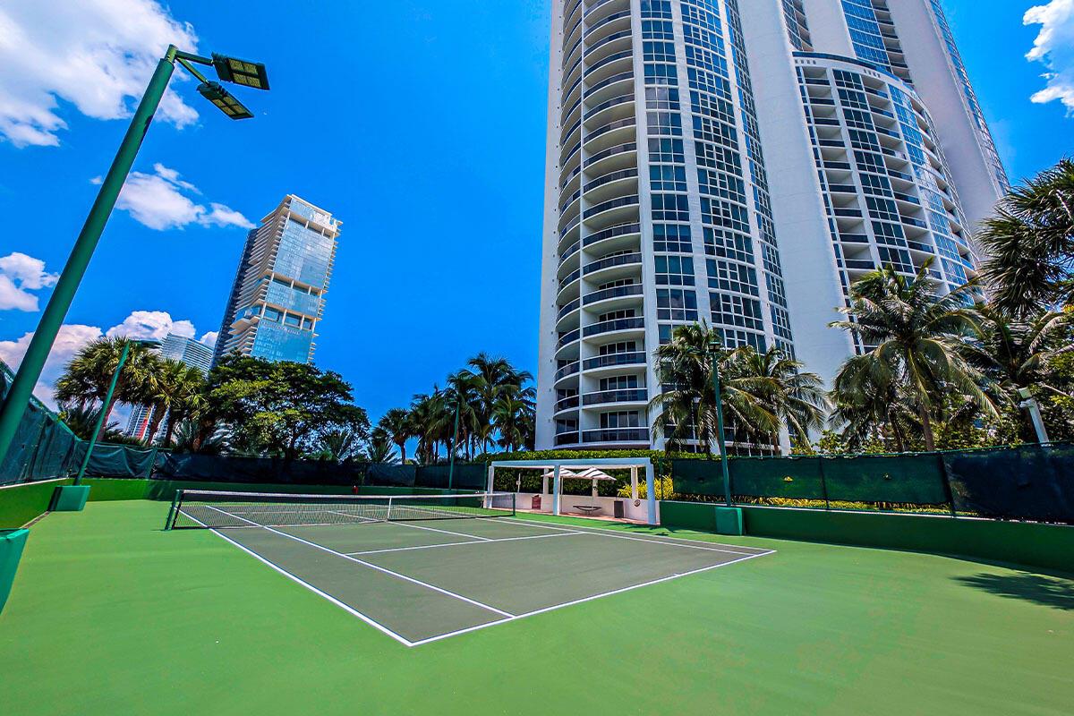 See details 3301a 2 / 2 1289 sq. ft. $ 2026-06-15 0 Photo