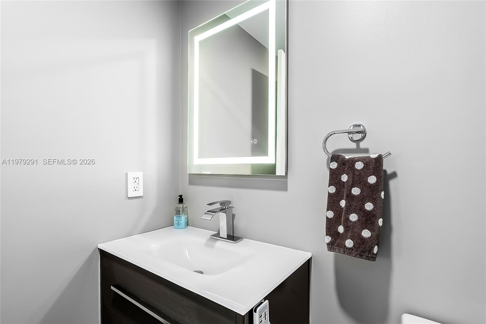 Photo of 3101 Ocean Dr  #1206, Hollywood, Florida, 33019 - 