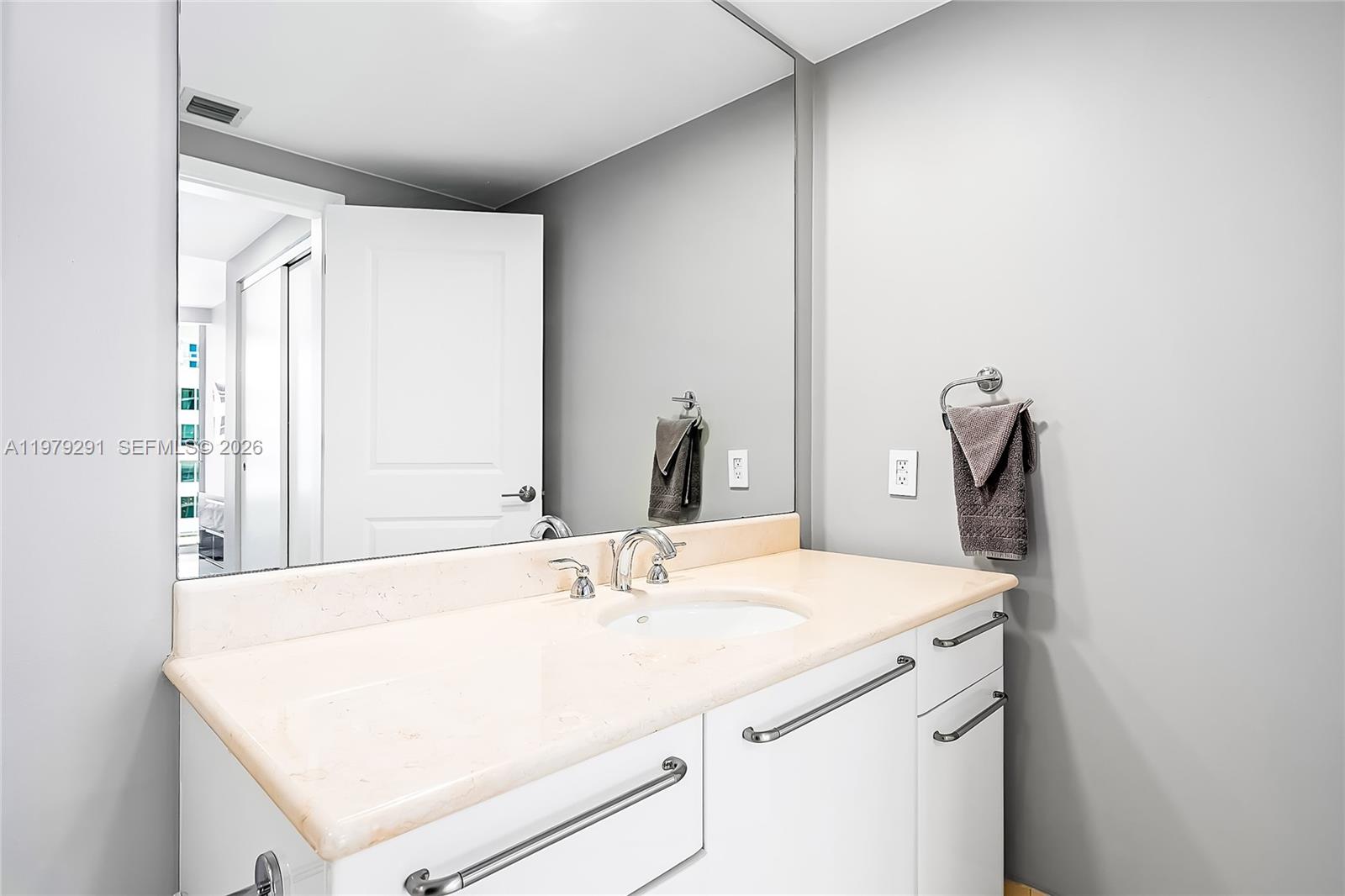 Photo of 3101 Ocean Dr  #1206, Hollywood, Florida, 33019 - 