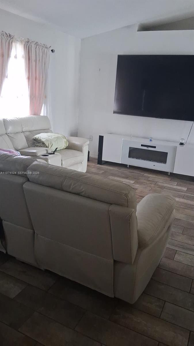 Ver detalles 8016 4 / 2 sq. ft. $ 2026-05-28 0 foto