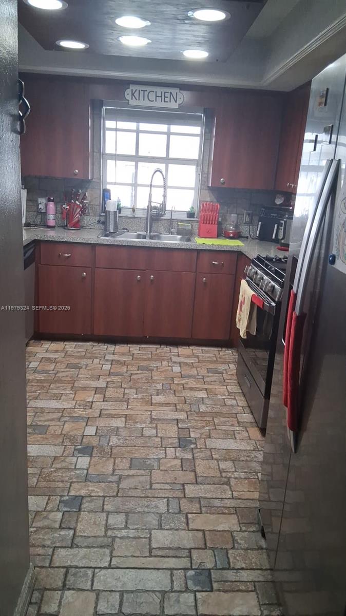 Ver detalles 8016 4 / 2 sq. ft. $ 2026-05-28 0 foto