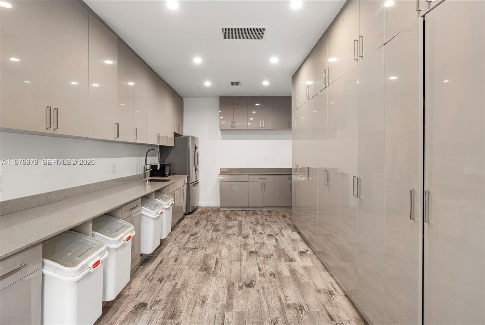 See details / sq. ft. $ 2026-03-09 0 Photo