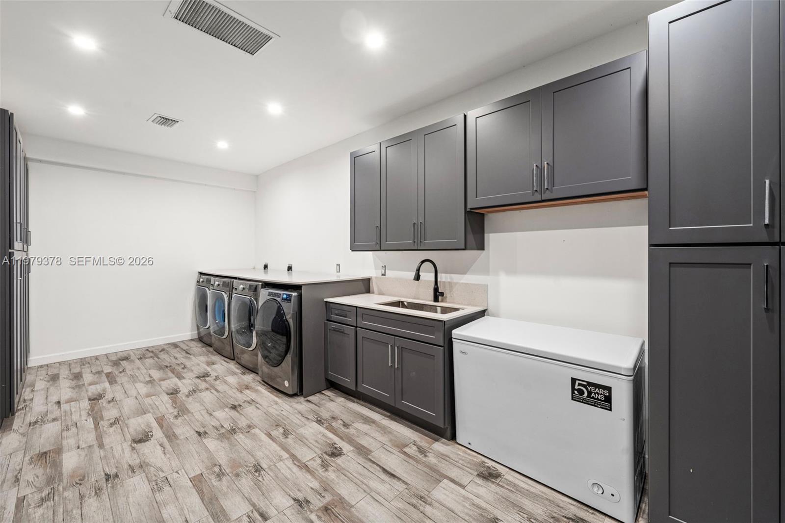 See details / sq. ft. $ 2026-03-09 0 Photo