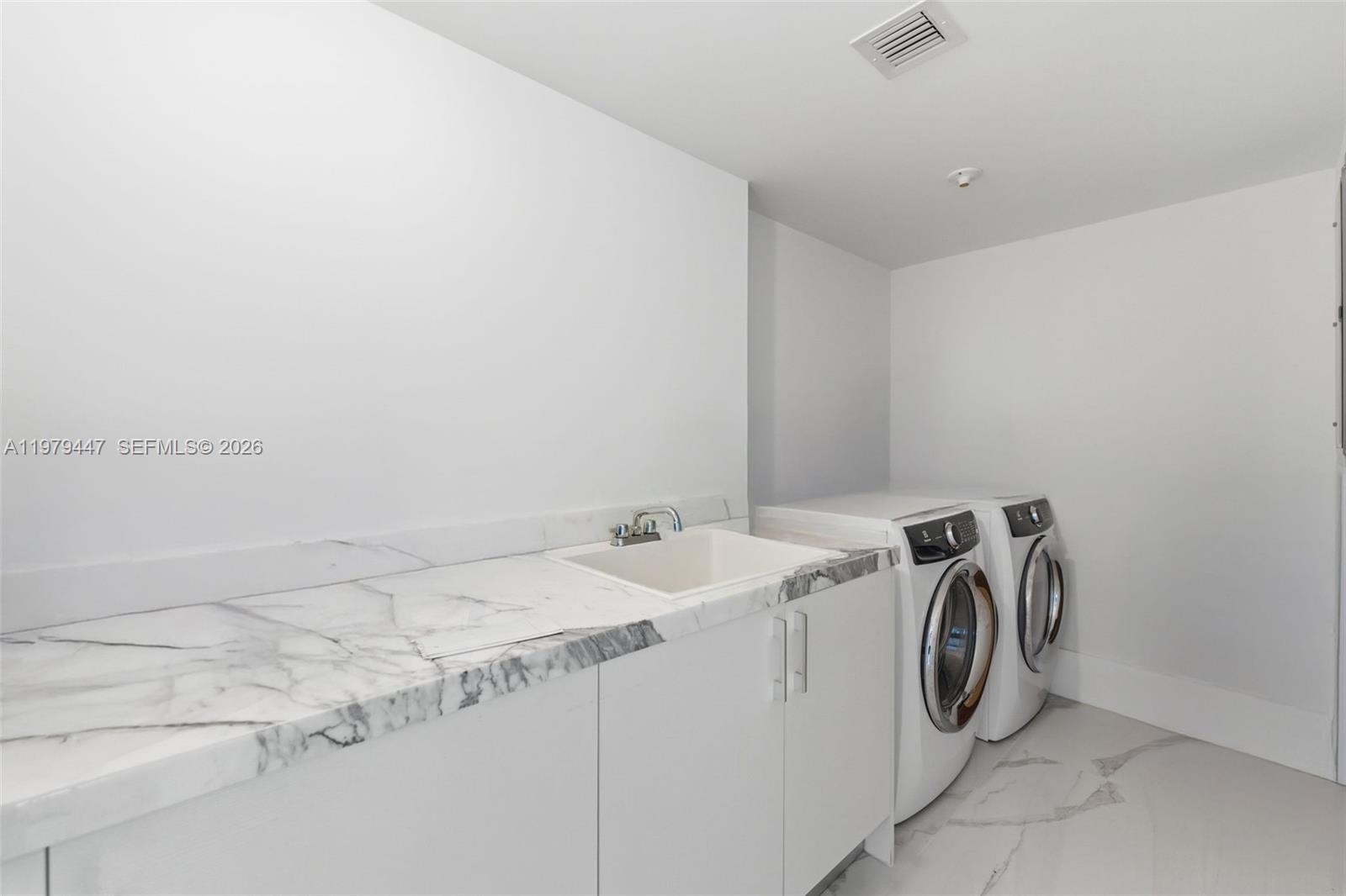 5-2304 4 / 5 3084 sq. ft. $ 2026-03-09 0 Photo