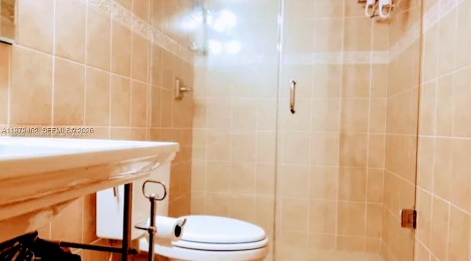Photo of 2030 Ocean Dr #1614, Hallandale Beach, Florida, 33009 - bathroom with walk-in shower glass encloser