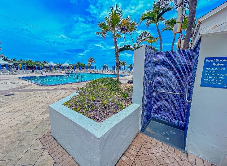 Photo of 2030 Ocean Dr #1614, Hallandale Beach, Florida, 33009 - pool deck
