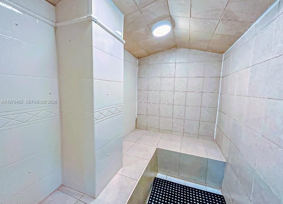 Photo of 2030 Ocean Dr #1614, Hallandale Beach, Florida, 33009 - steam room