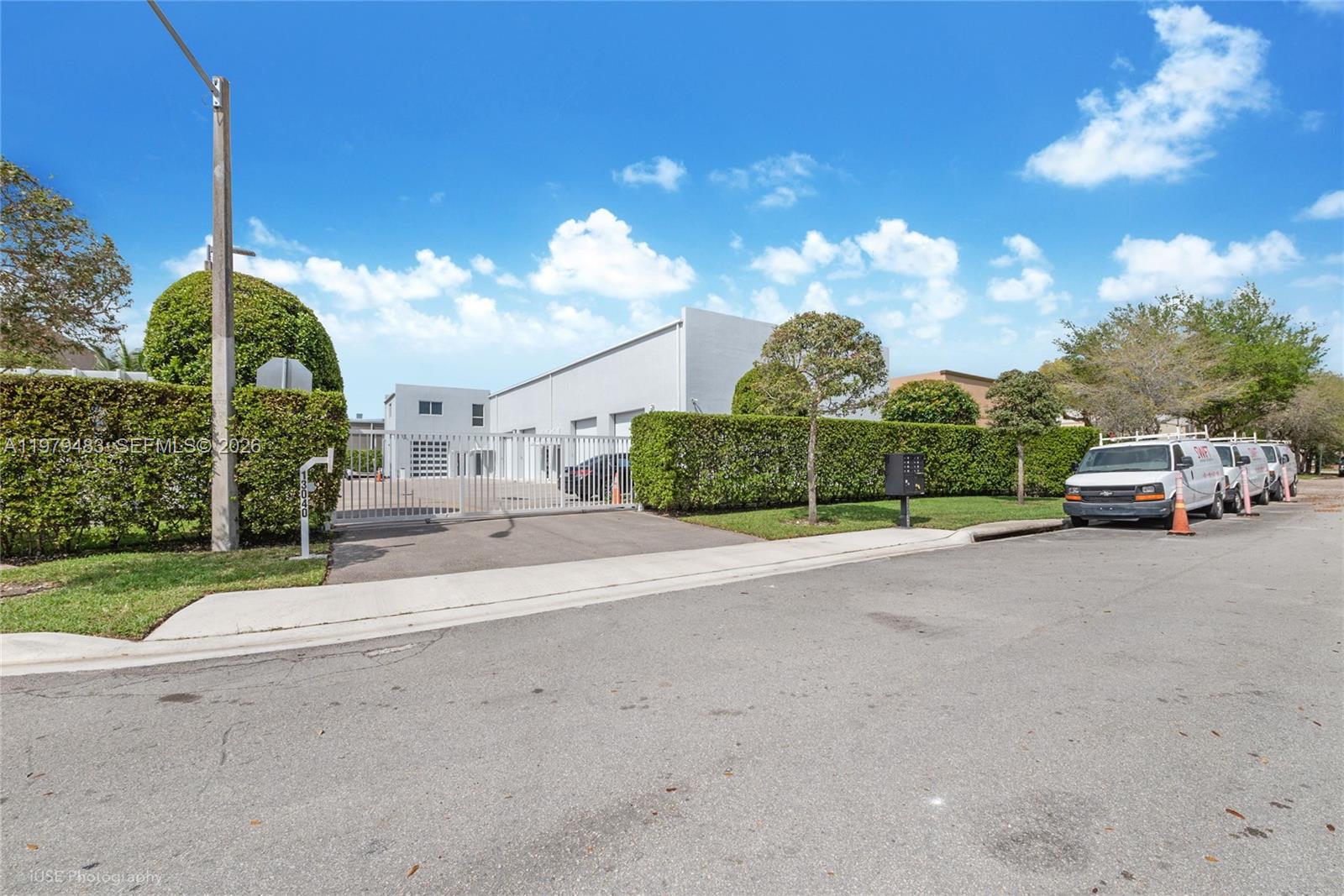   /   sq. ft. $ 2026-03-09 0 foto