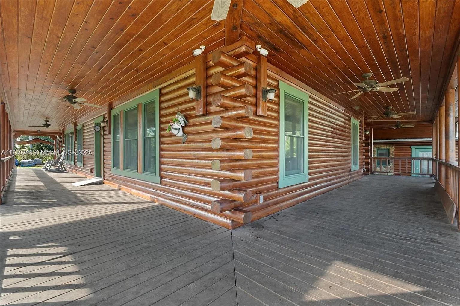   /   кв.футов $ 2026-03-09 0 Фото