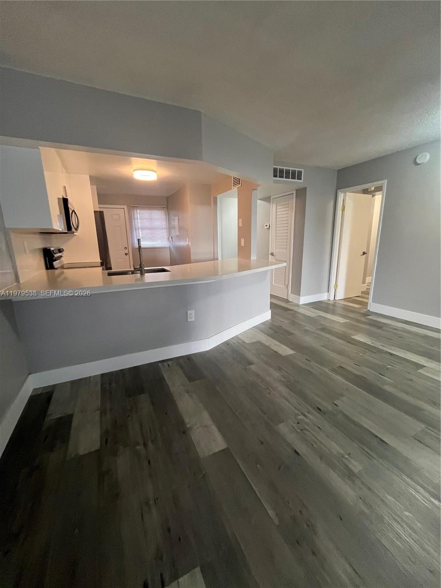 522-3 2 / 2 1036 sq. ft. $ 2026-03-09 0 Photo