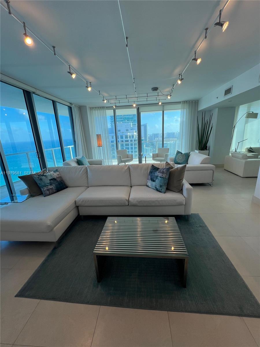 Photo of 3101 Ocean Dr  #3102, Hollywood, Florida, 33019 - 