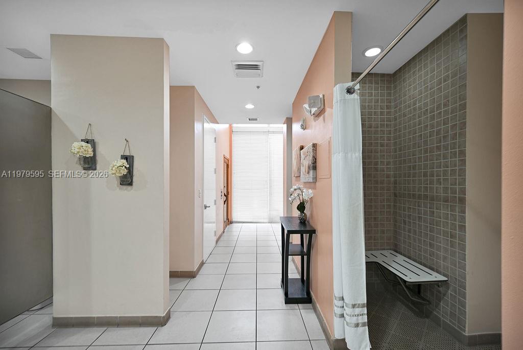 Photo of 2775 187th St  #304, Aventura, Florida, 33180 - common bathroom