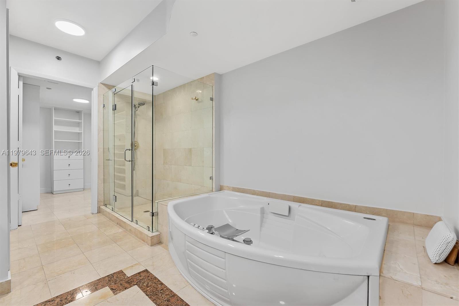 Photo of 19111 Collins Ave #1703, Sunny Isles Beach, Florida, 33160 - Jacuzzi tub