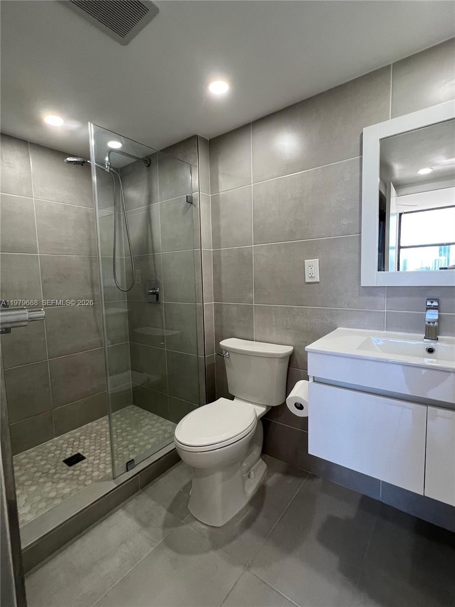 Photo of 20301 Country Club Dr  #1024, Aventura, Florida, 33180 - 