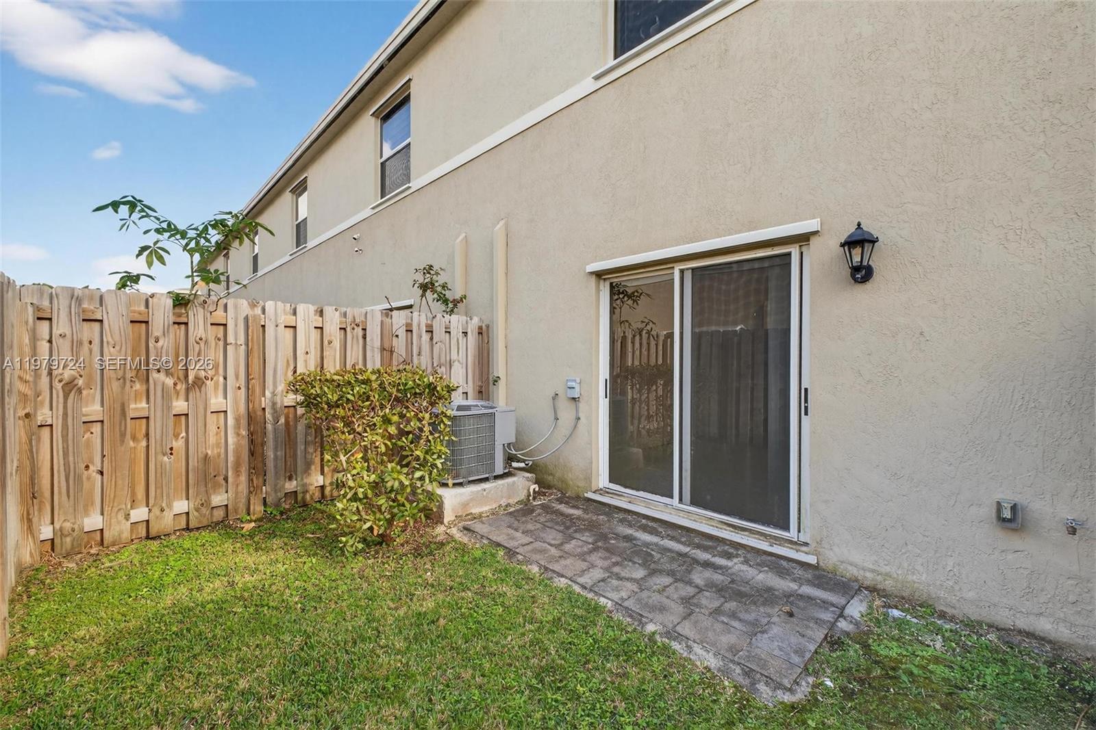 Ver detalles 476 2 / 3 1208 sq. ft. $ 2026-03-09 0 foto