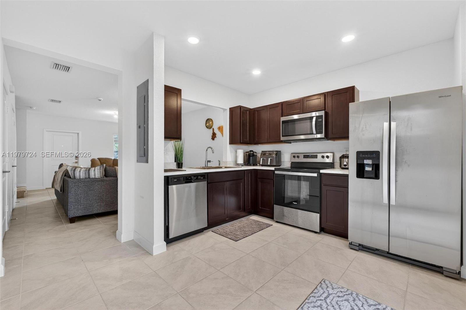Ver detalles 476 2 / 3 1208 sq. ft. $ 2026-03-09 0 foto