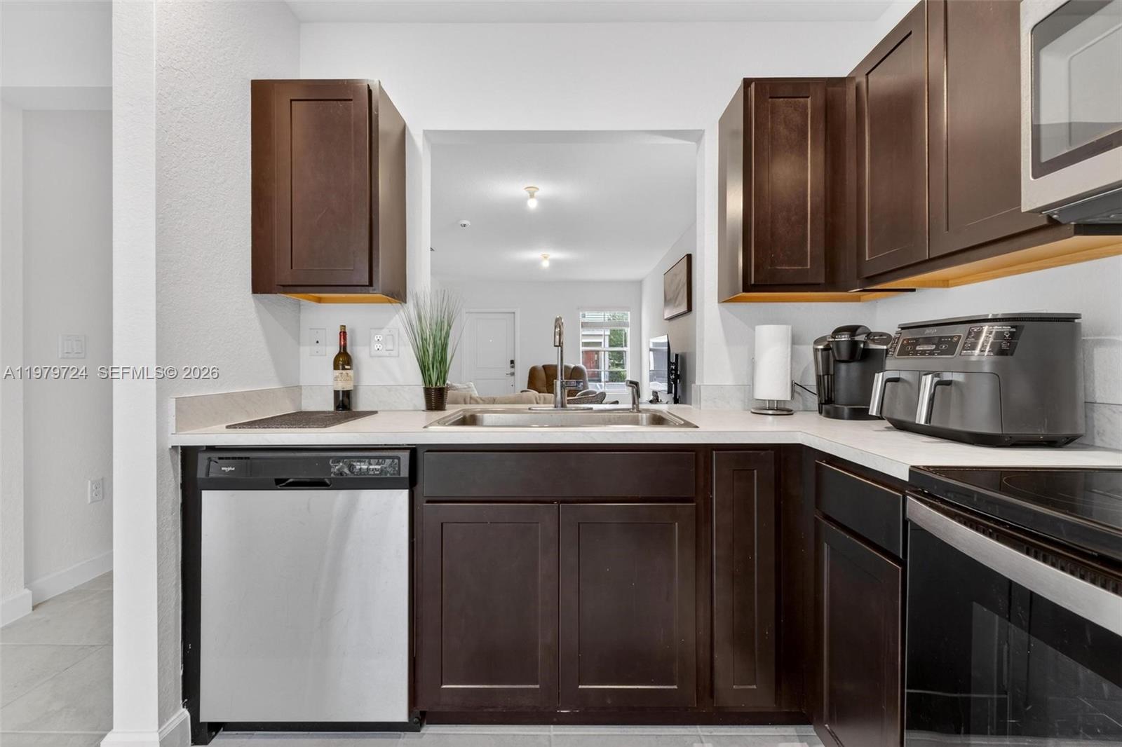Ver detalles 476 2 / 3 1208 sq. ft. $ 2026-03-09 0 foto