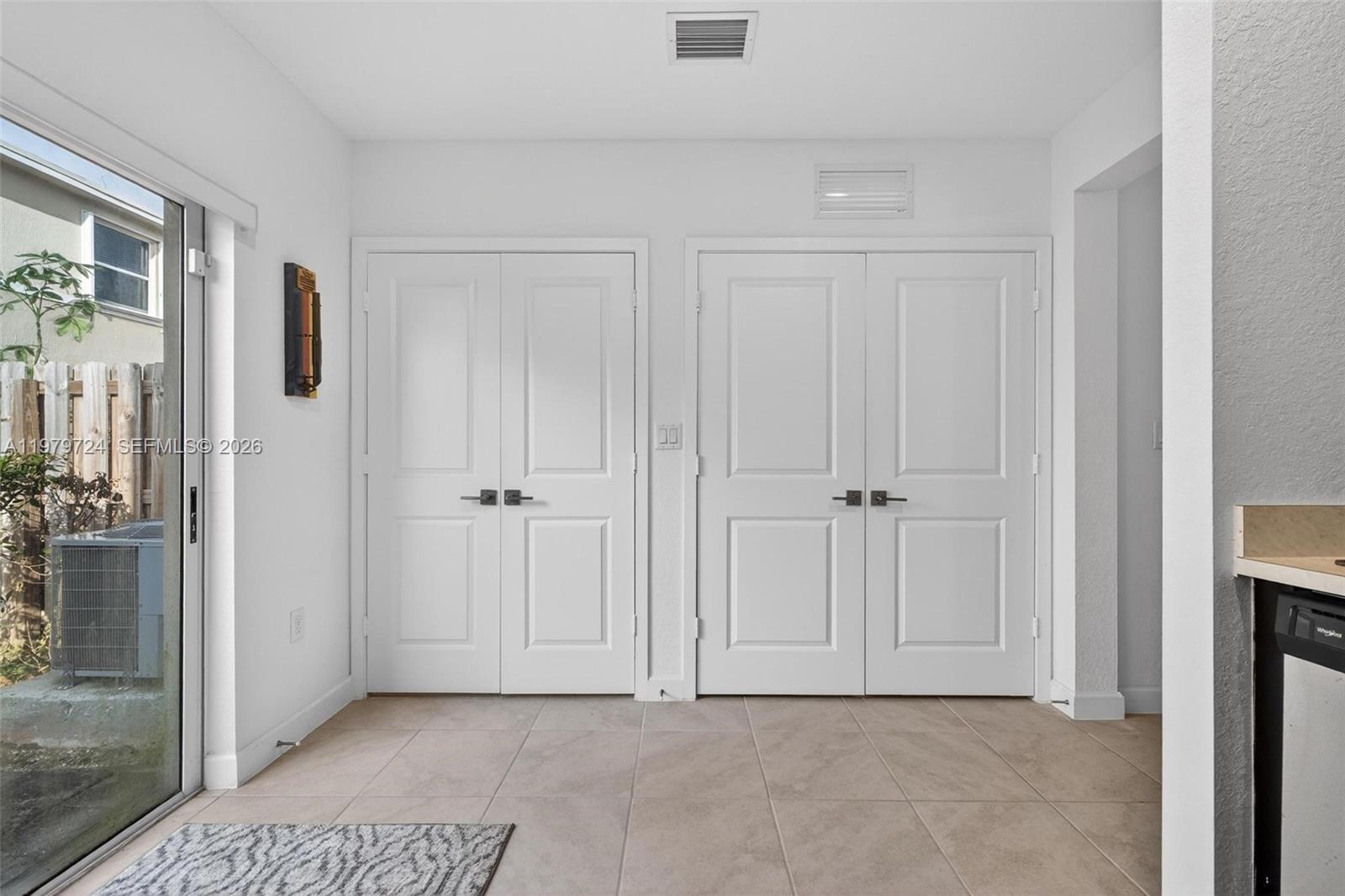 Ver detalles 476 2 / 3 1208 sq. ft. $ 2026-03-09 0 foto
