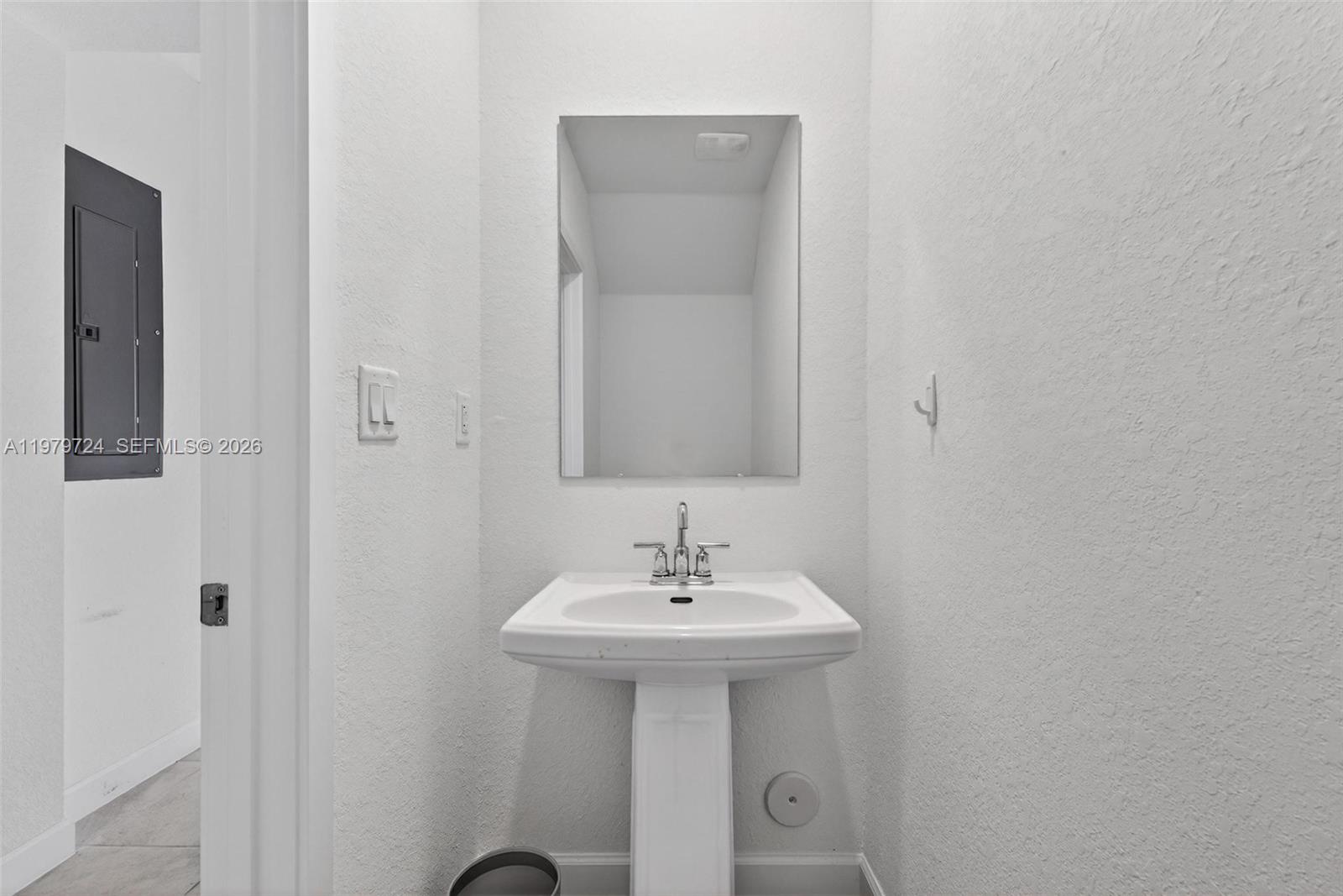 Ver detalles 476 2 / 3 1208 sq. ft. $ 2026-03-09 0 foto