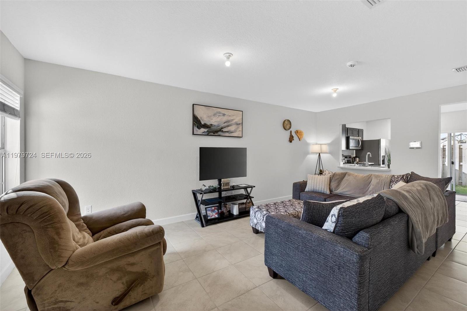 Ver detalles 476 2 / 3 1208 sq. ft. $ 2026-03-09 0 foto