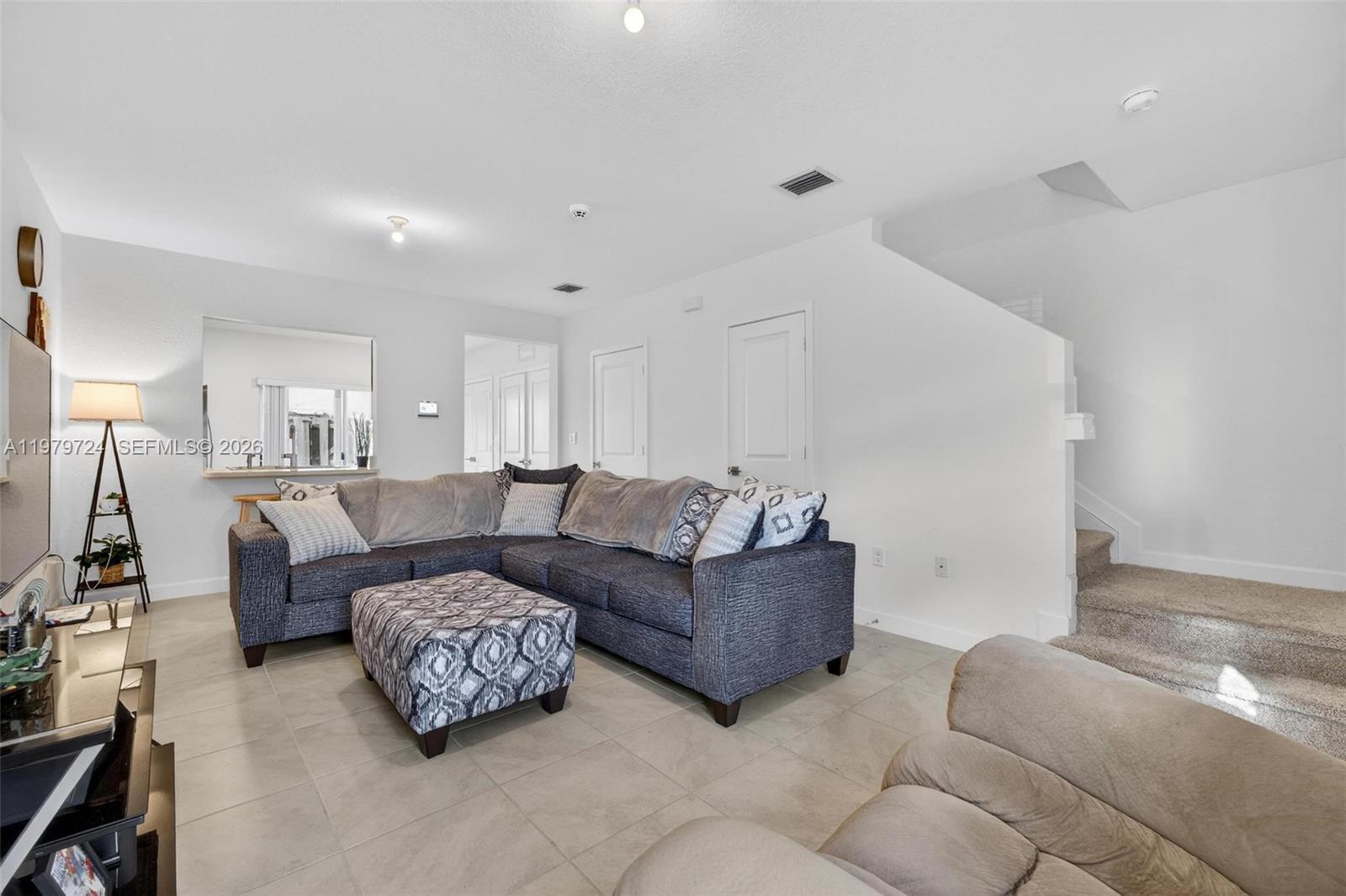 Ver detalles 476 2 / 3 1208 sq. ft. $ 2026-03-09 0 foto