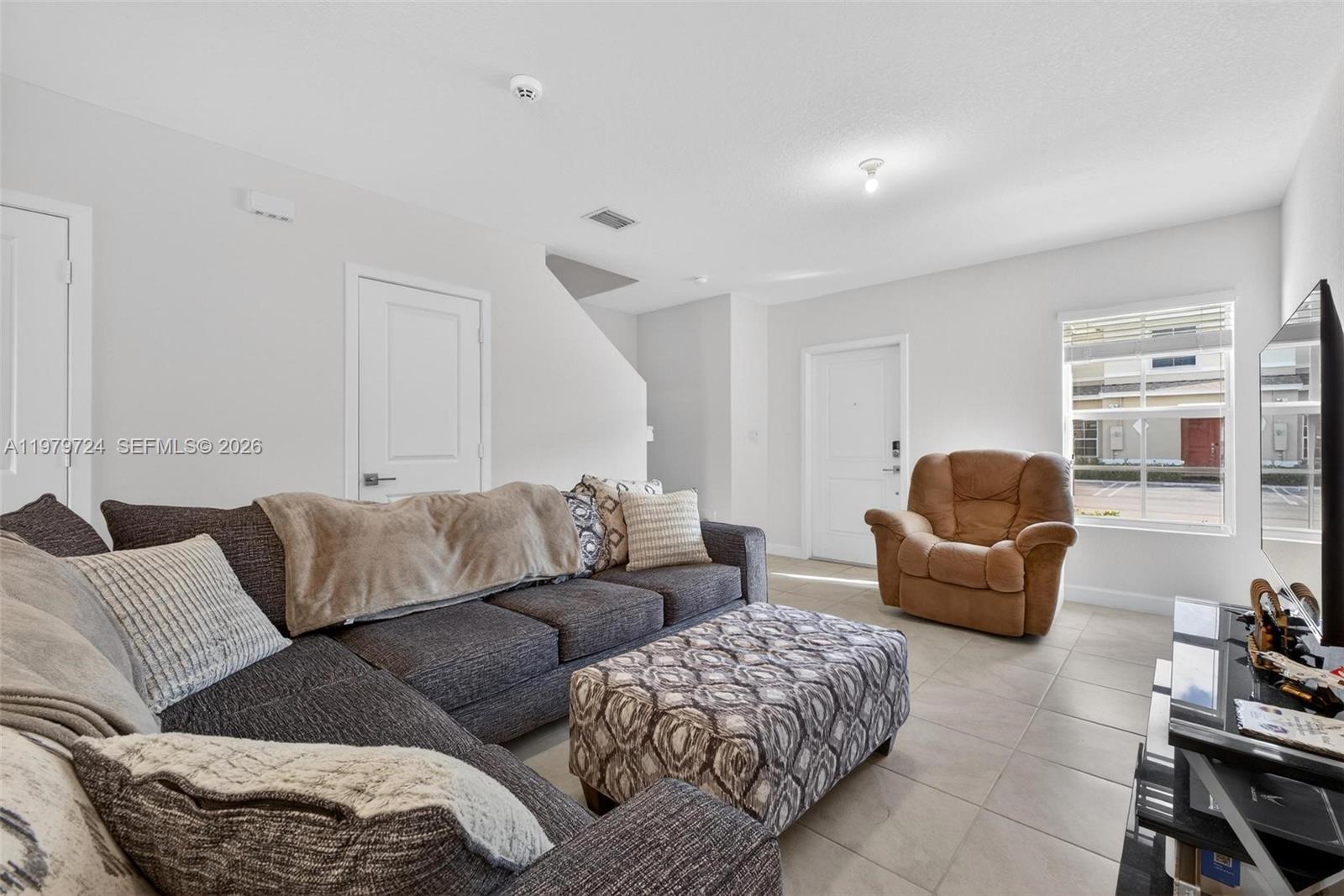 Ver detalles 476 2 / 3 1208 sq. ft. $ 2026-03-09 0 foto