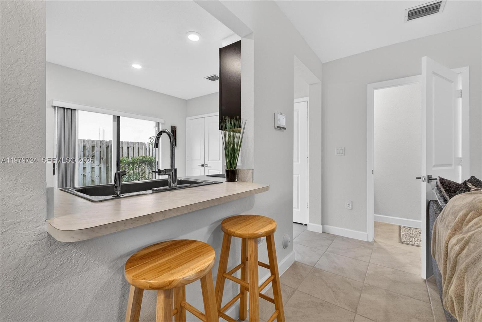 Ver detalles 476 2 / 3 1208 sq. ft. $ 2026-03-09 0 foto
