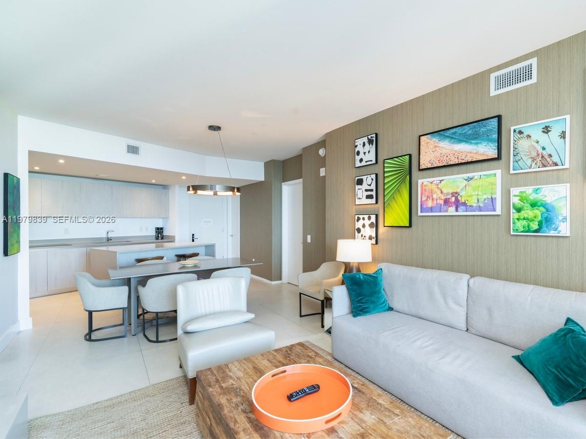 Ver detalles 1206 2 / 2 1129 sq. ft. $ 2026-03-10 0 foto