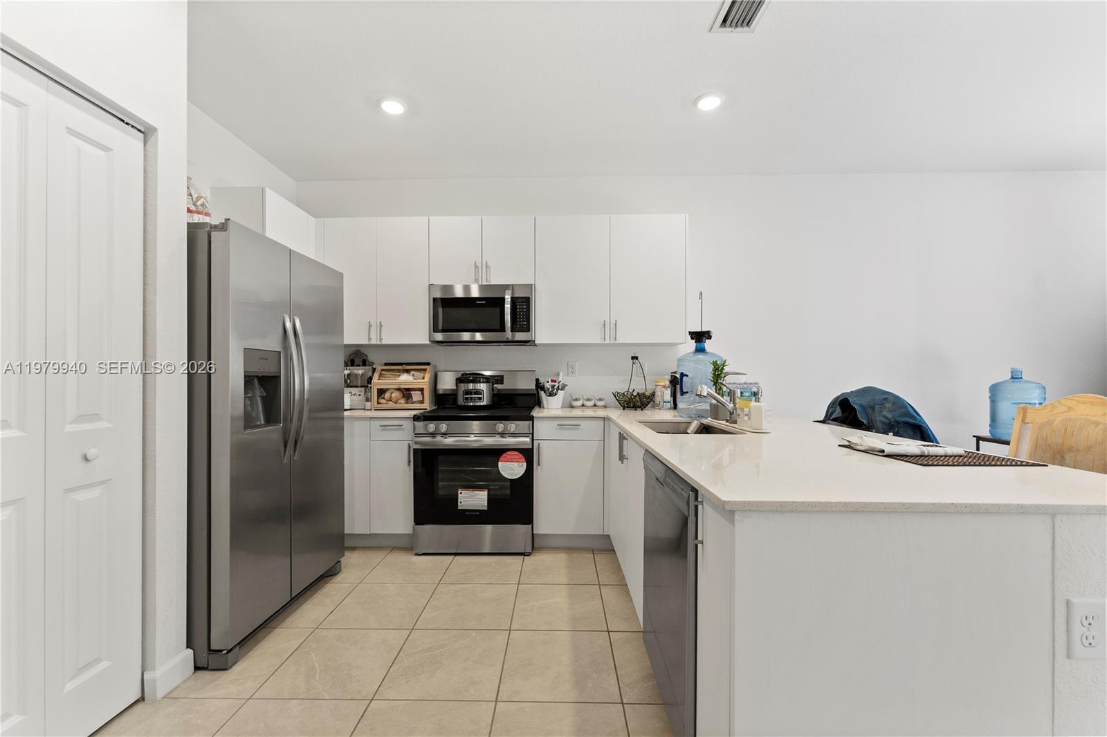 12958 3 / 3 1695 кв.футов $ 2026-03-10 0 Фото