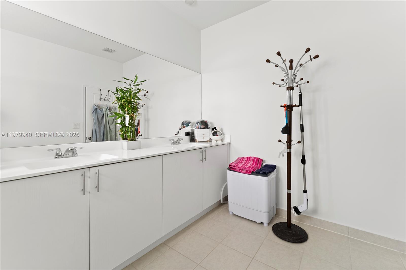 12958 3 / 3 1695 кв.футов $ 2026-03-10 0 Фото