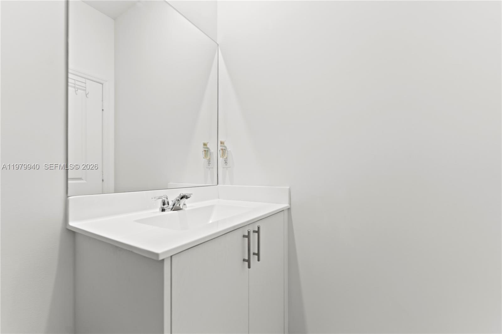 12958 3 / 3 1695 кв.футов $ 2026-03-10 0 Фото