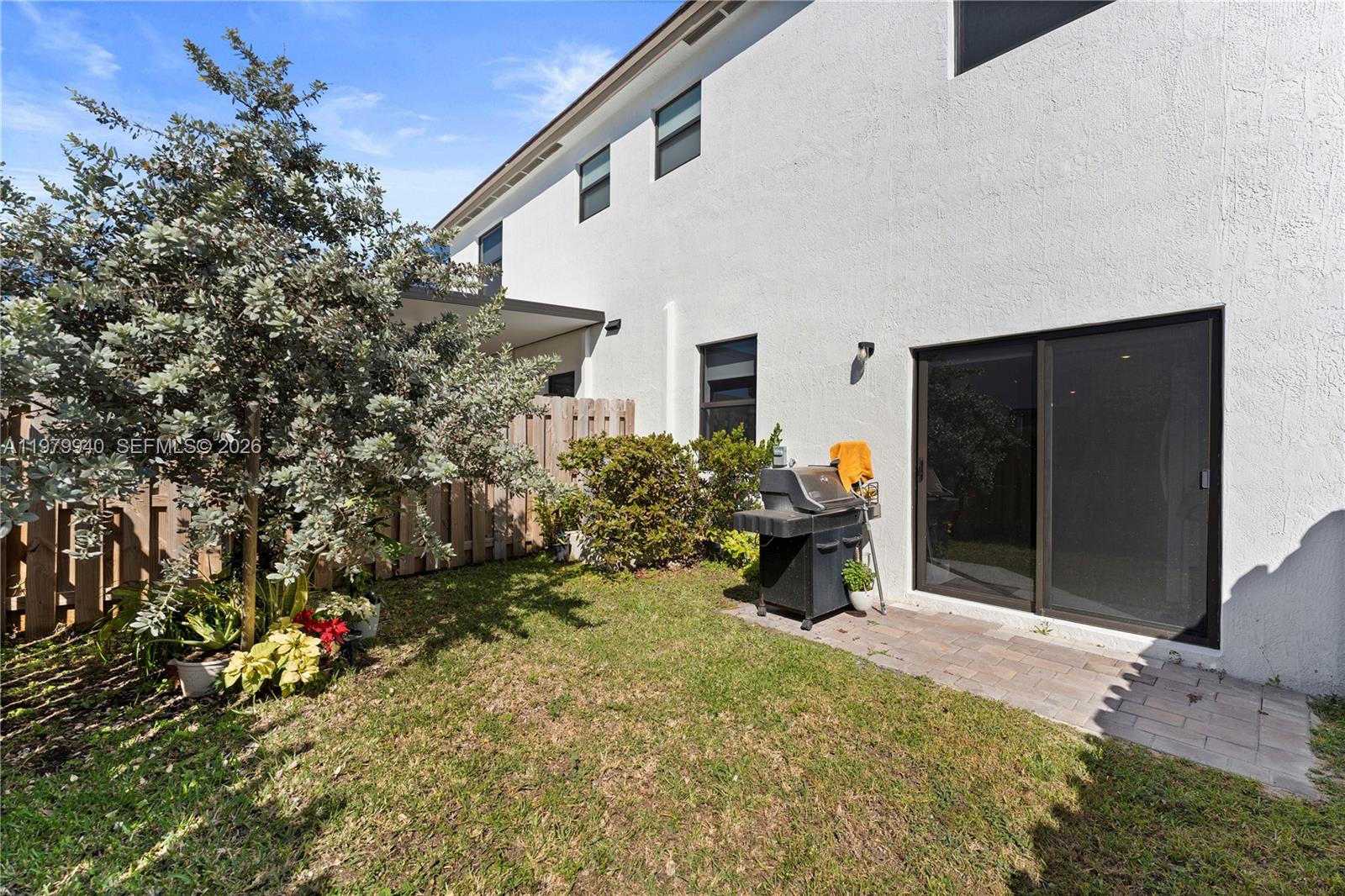 12958 3 / 3 1695 кв.футов $ 2026-03-10 0 Фото