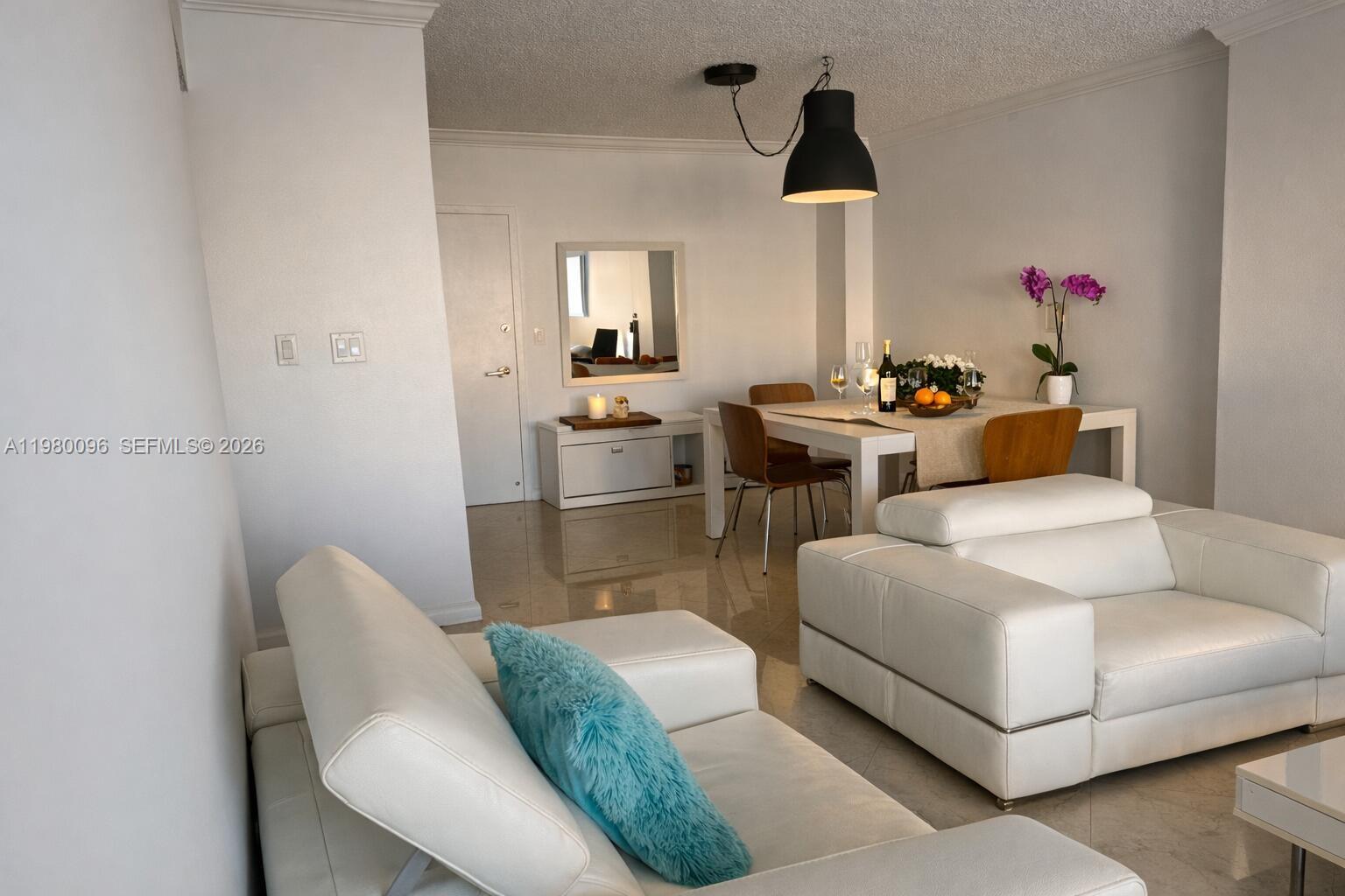 Подробнее 1107 2 / 2 1350 кв.футов $ 2026-03-10 0 Фото