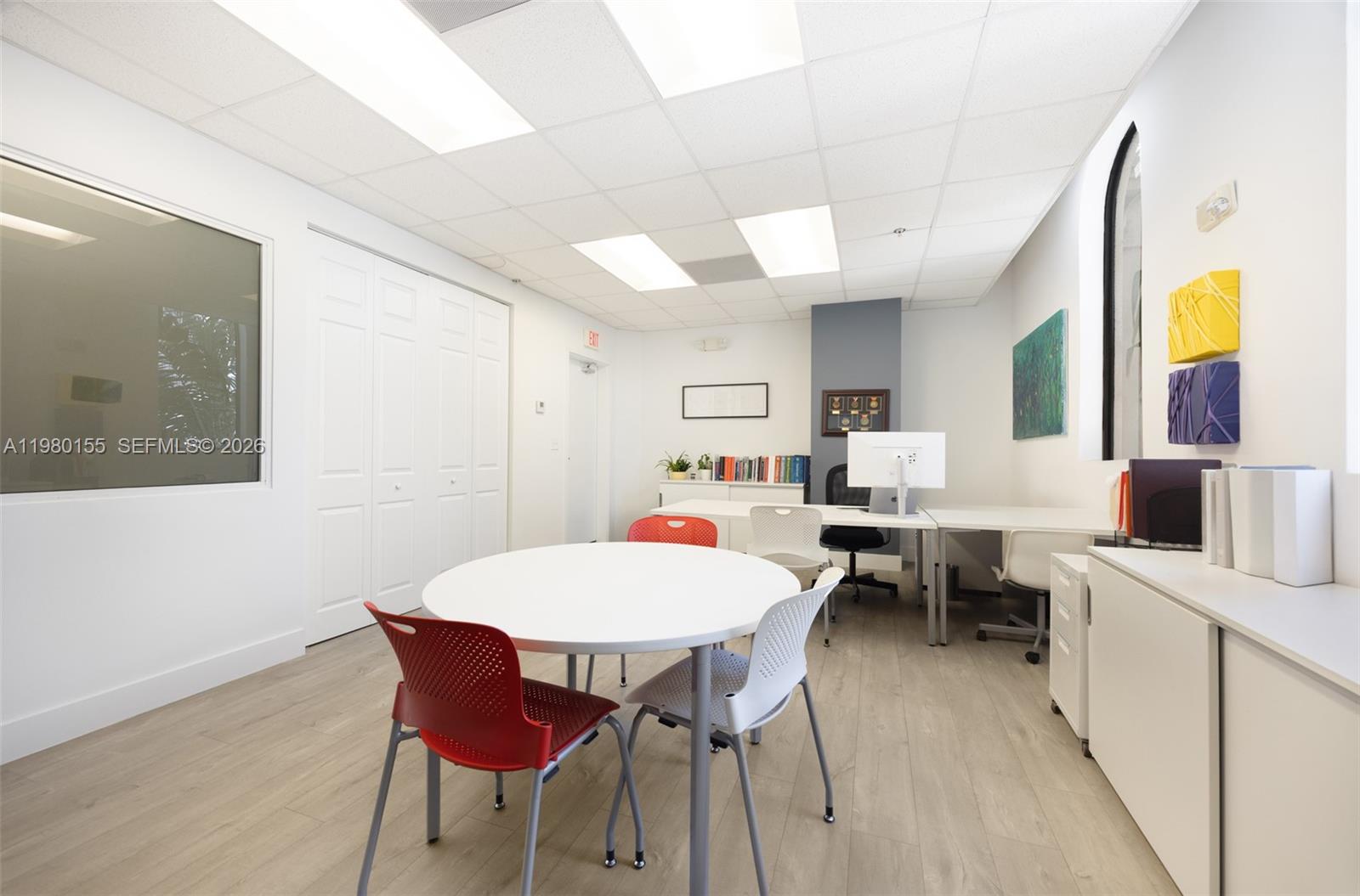 310  /   sq. ft. $ 2026-03-10 0 foto