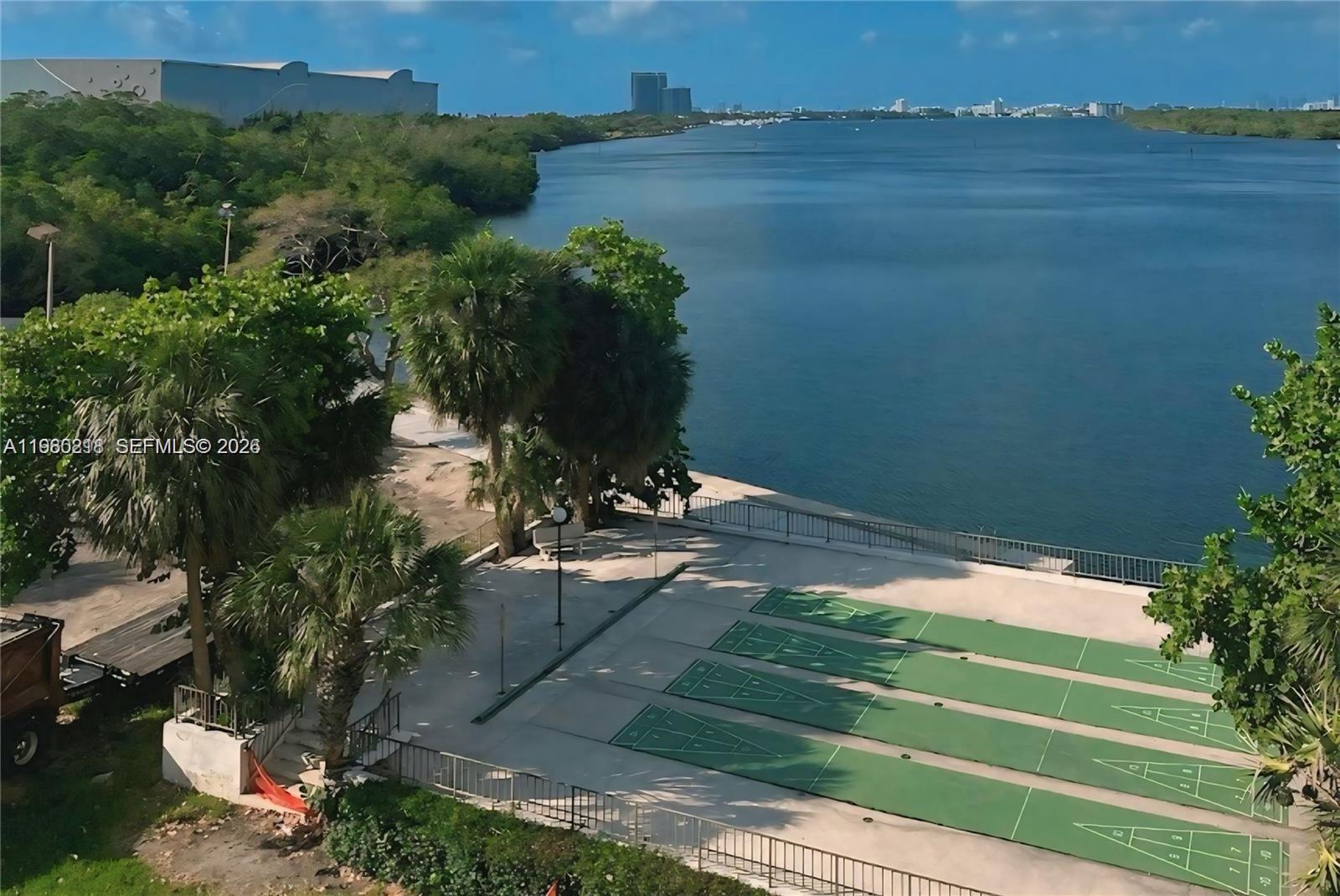 See details 325 1 / 2 762 sq. ft. $ 2026-03-10 0 Photo