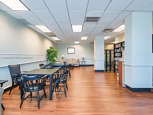 See details 325 1 / 2 762 sq. ft. $ 2026-03-10 0 Photo