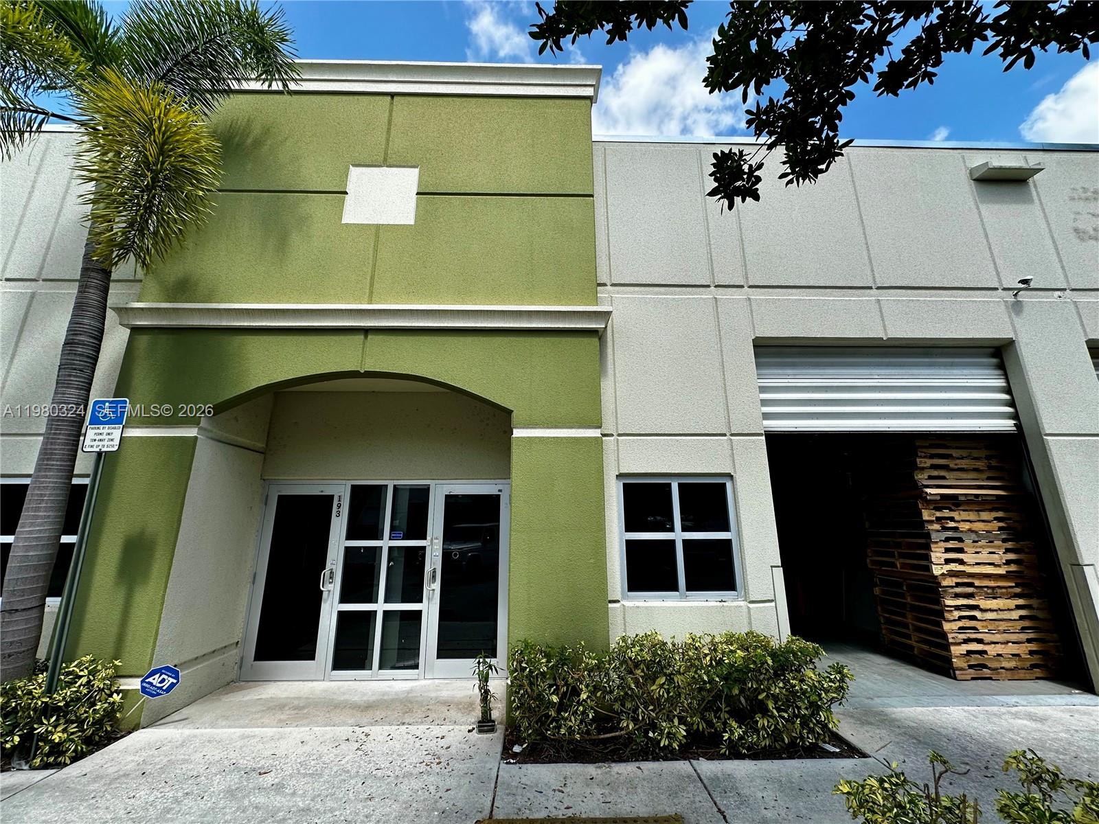 Подробнее 194 / кв.футов $ 2026-03-10 0 Фото