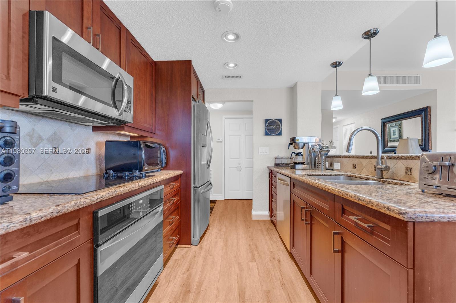 Ver detalles 511 2 / 2 1400 sq. ft. $ 2026-03-10 0 foto