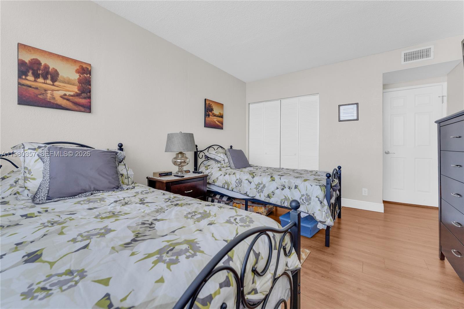 Ver detalles 511 2 / 2 1400 sq. ft. $ 2026-03-10 0 foto