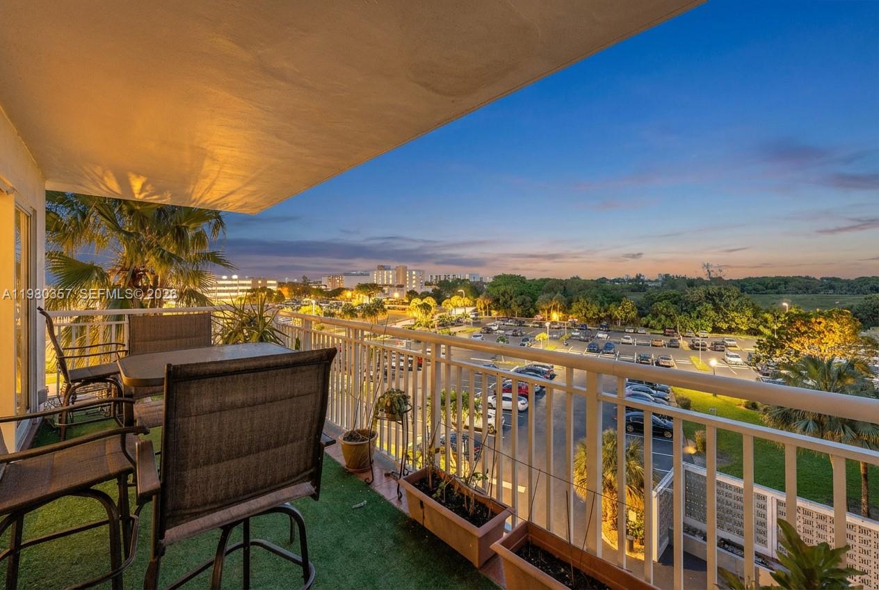 Ver detalles 511 2 / 2 1400 sq. ft. $ 2026-03-10 0 foto