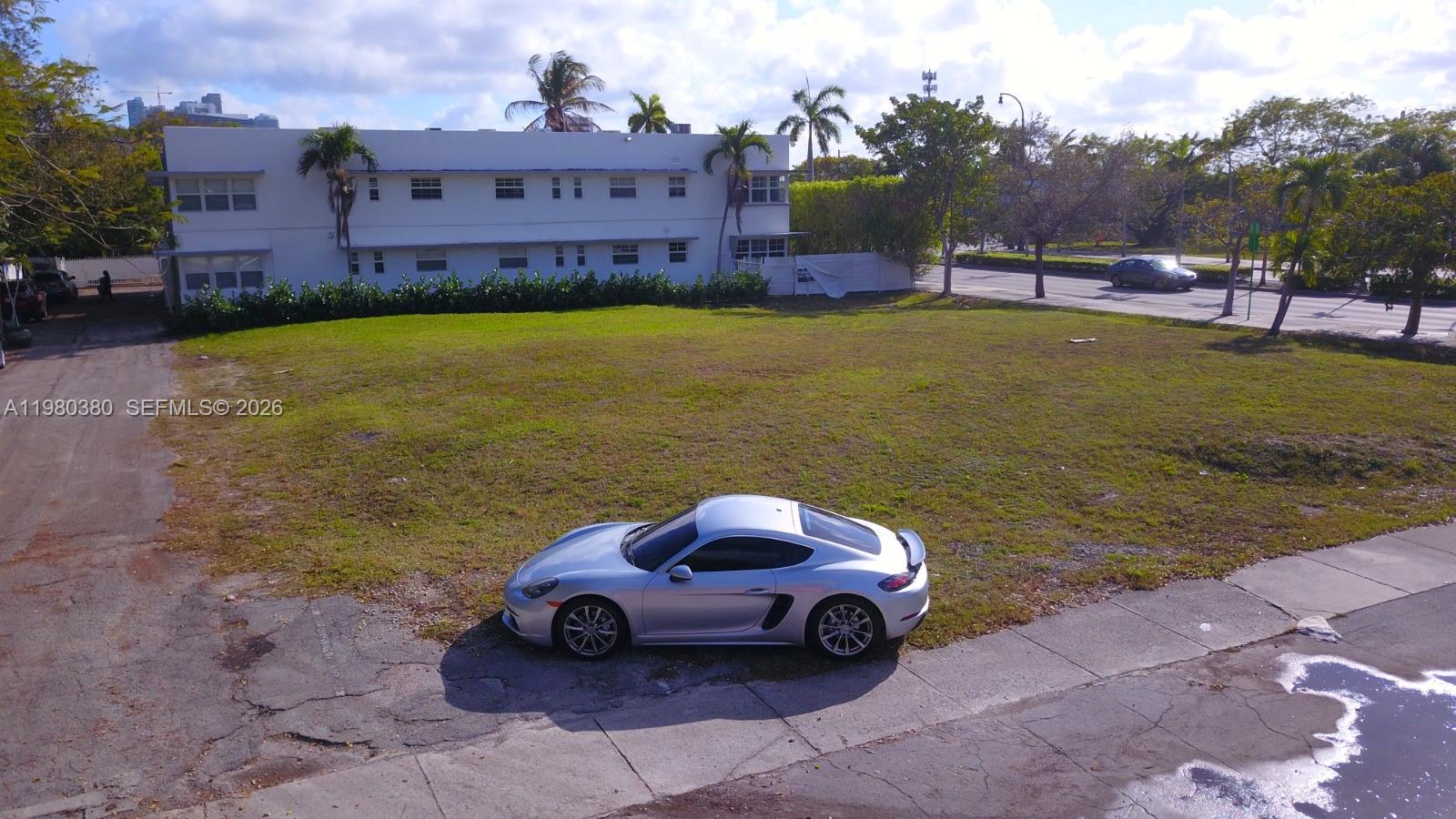 Подробнее / кв.футов $ 2026-03-10 0 Фото