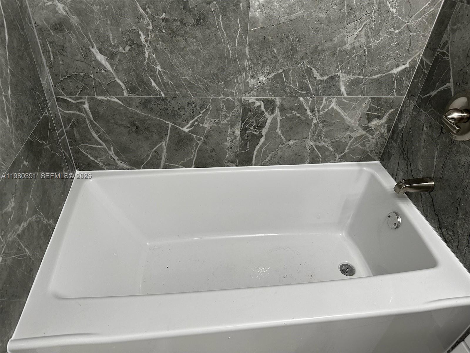 Ver detalles / 1949 sq. ft. $ 2026-03-10 0 foto