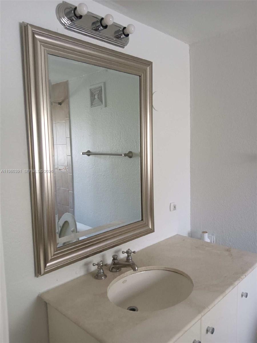 Ver detalles / 1949 sq. ft. $ 2026-03-10 0 foto